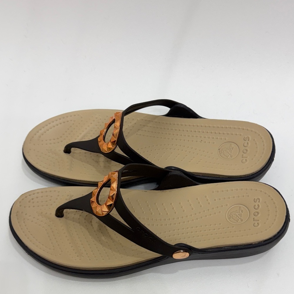 Crocs Women’s Sanrah Sandals Brown and Rose gold size 11